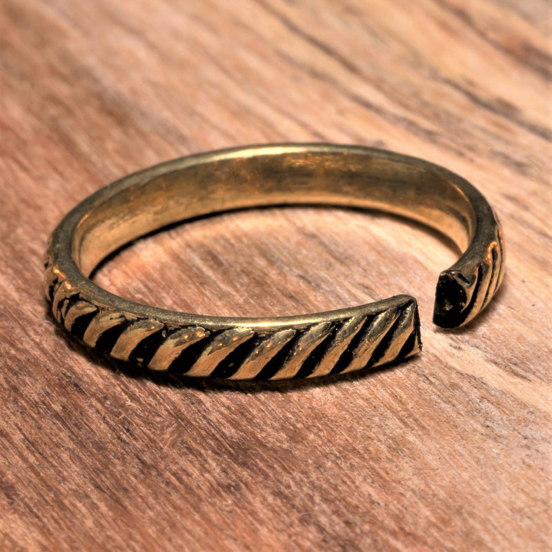An adjustable, dainty pure brass striped band toe ring designed by OMishka.