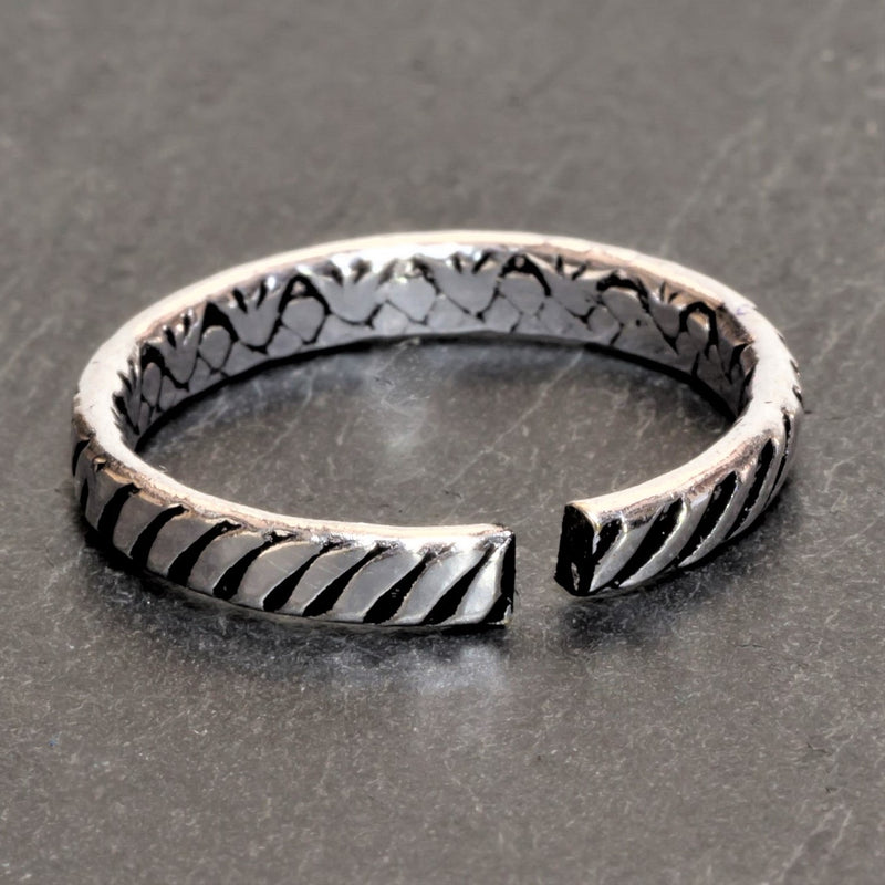 An adjustable, dainty solid silver striped band toe ring designed by OMishka.