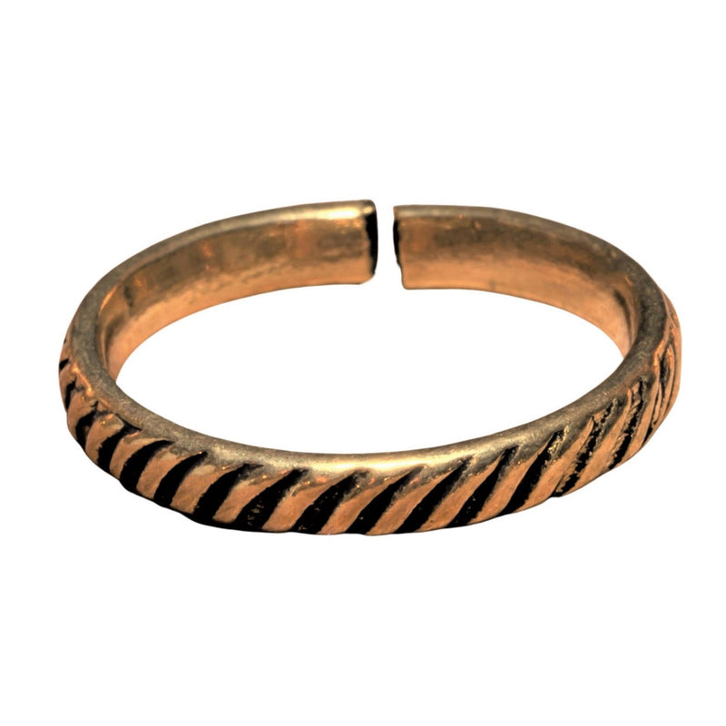 An artisan handmade, adjustable, dainty pure brass striped patterned band toe ring designed by OMishka.