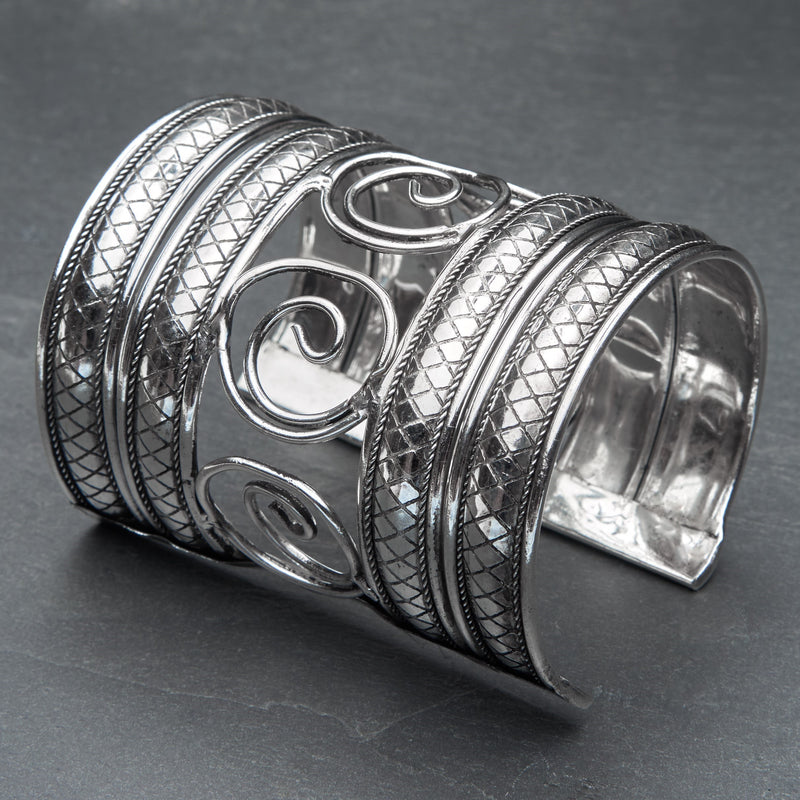 Aggregate more than 78 black cuff bracelet - 3tdesign.edu.vn